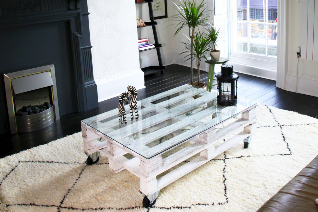 Pallet coffee table with hand-knotted Beni Ouarain rug.